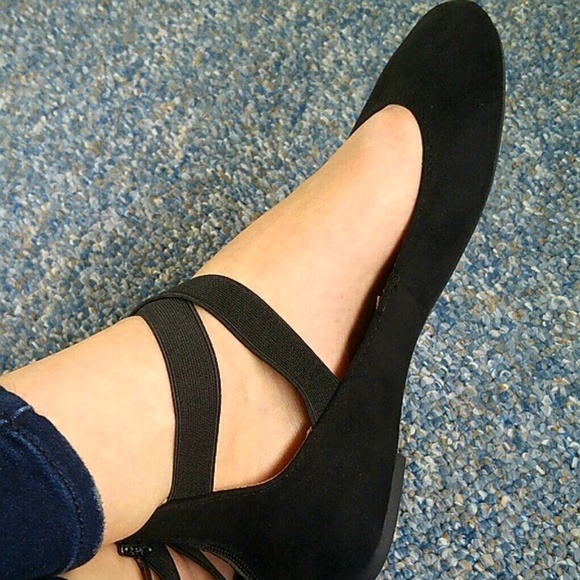 LAST ONE! 👠HP NWT cross strap ballerina flats - Picture 4 of 6